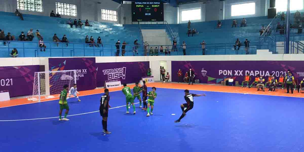 Pertandingan futsal PON XX Papua 2021, group A tim Papua vs  Sumut di venue Futsal PON XX Papua di SP2 Kabupaten Mimika, Jumat (24/9/2021) . Foto: Salmawati Bakri/Papua60detik